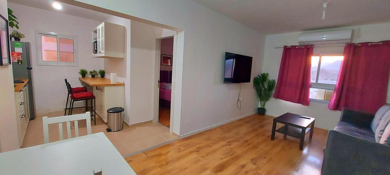 Eilat Octopus Apartment - אילת אוקטופוס -שני חדרים וסלון, בריכה בקיץ Εξωτερικό φωτογραφία
